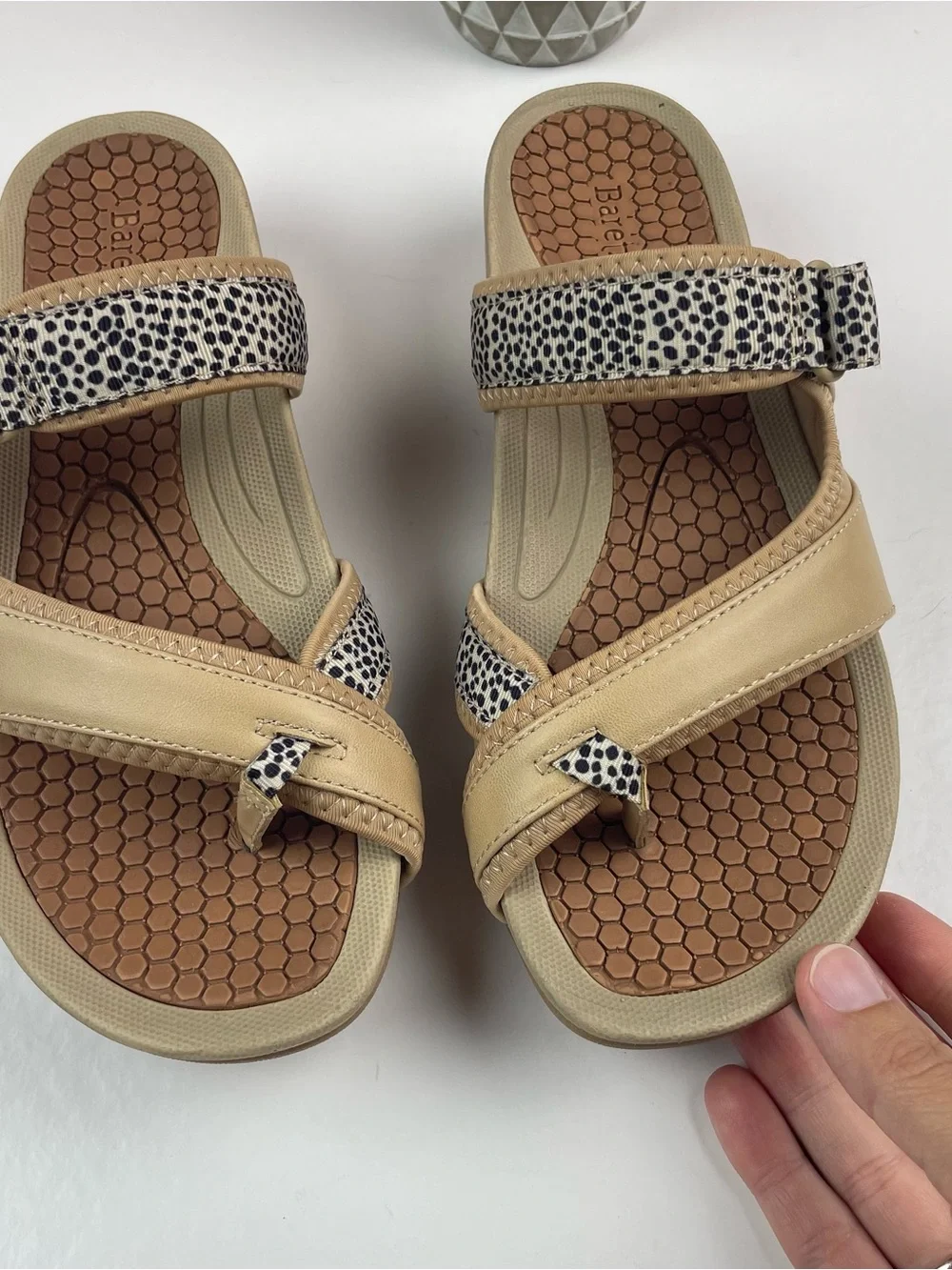 BareTraps Denni Tan White Brown Leopard Animal Print Strappy Wedge Sandals Shoes